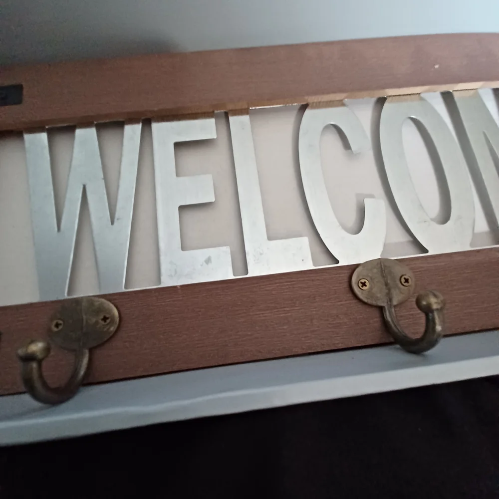 Welcome Wall Hook Sign in White and Brown
